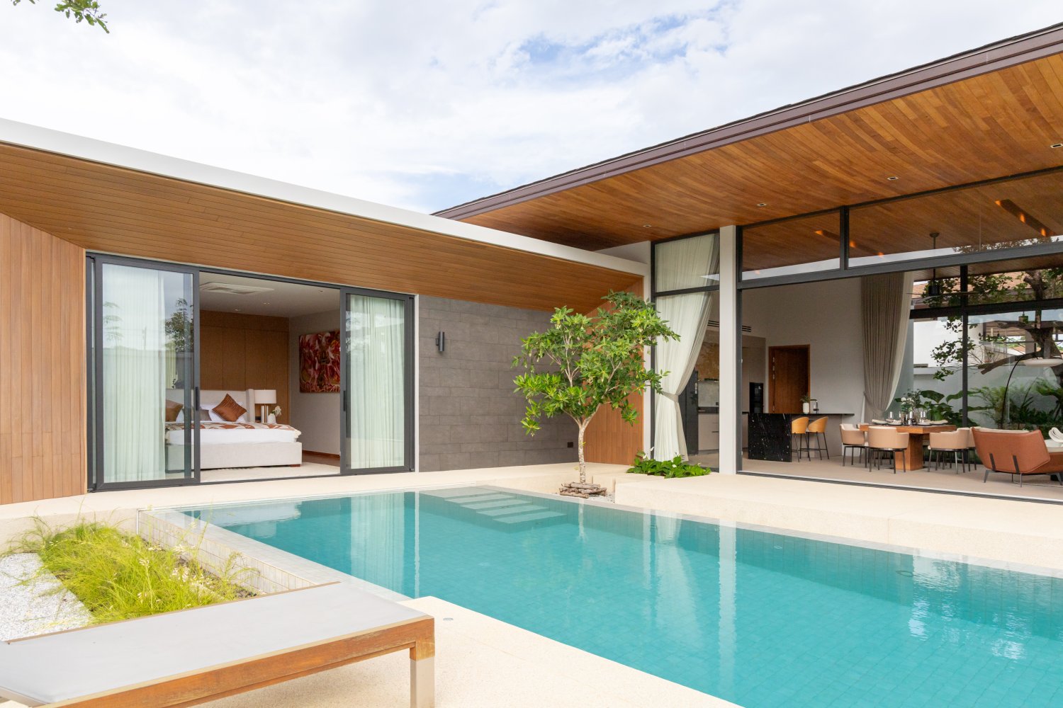 Property image - full photo 3