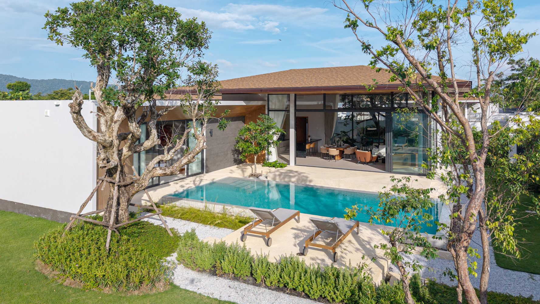 Property image - full photo 2