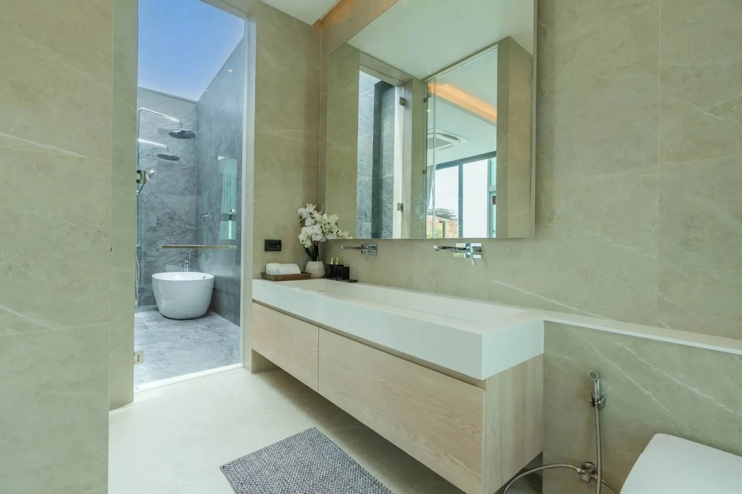 Property image - full photo 13