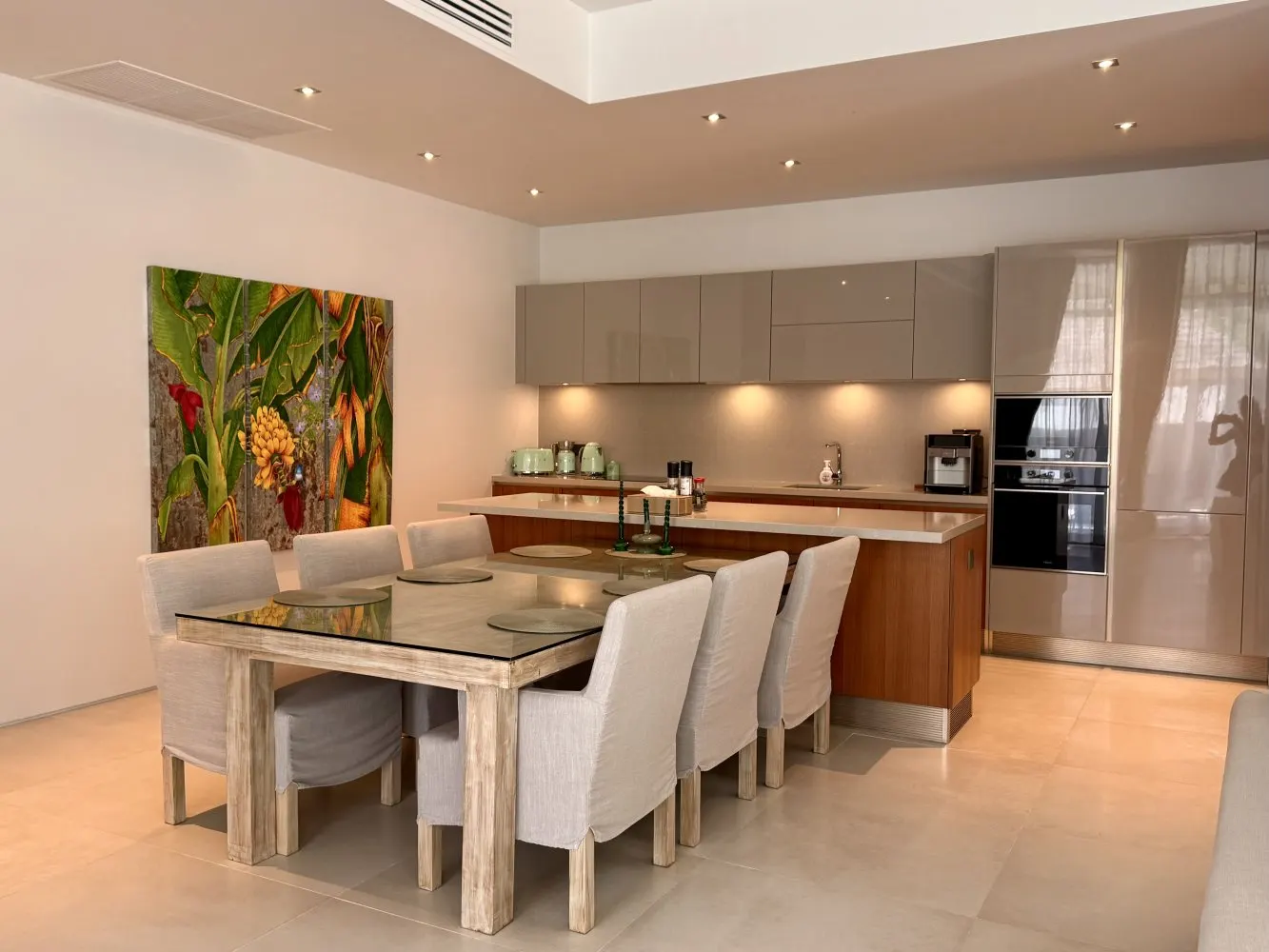 Property image - full photo 4