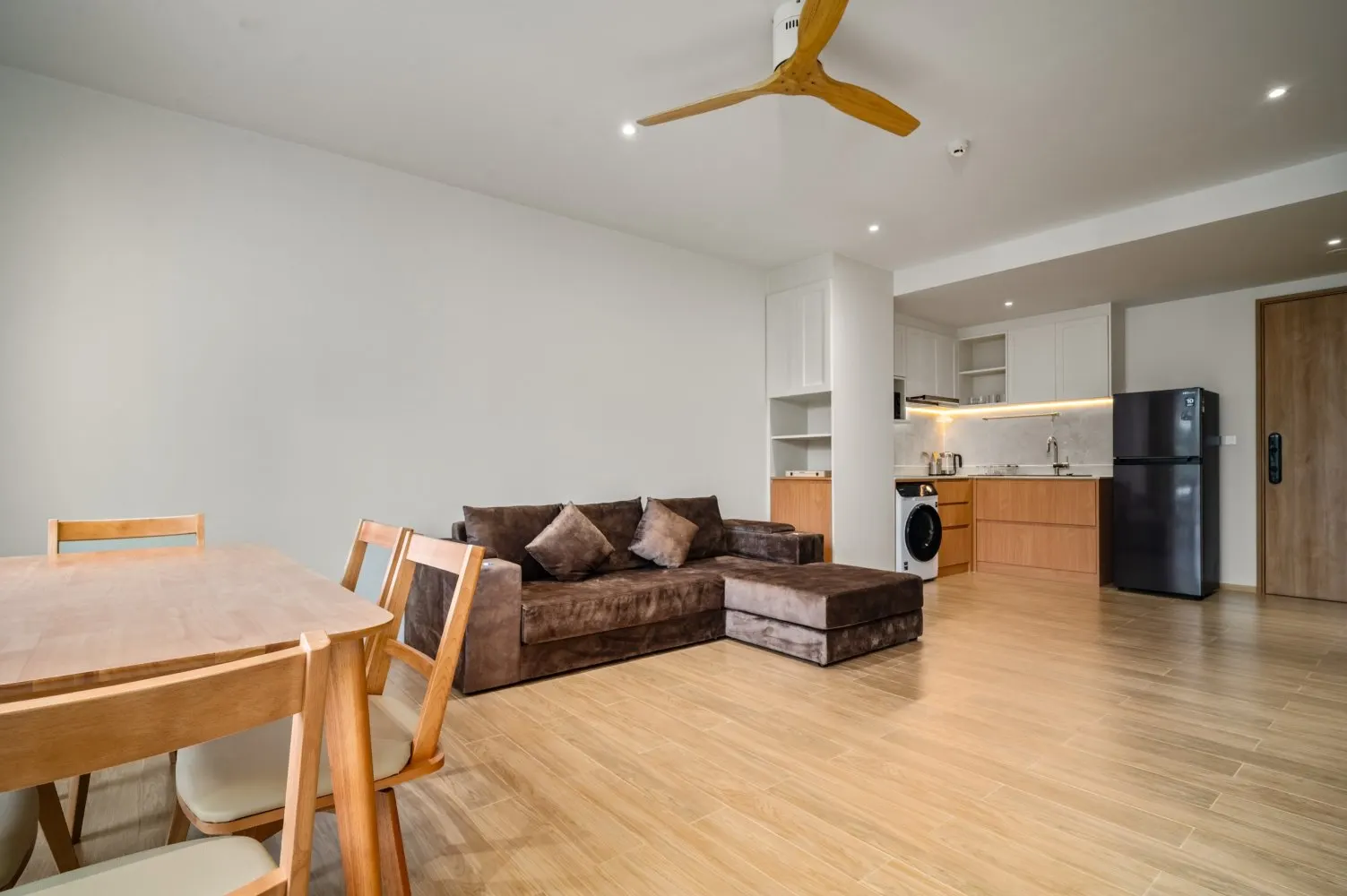Property image - full photo 3