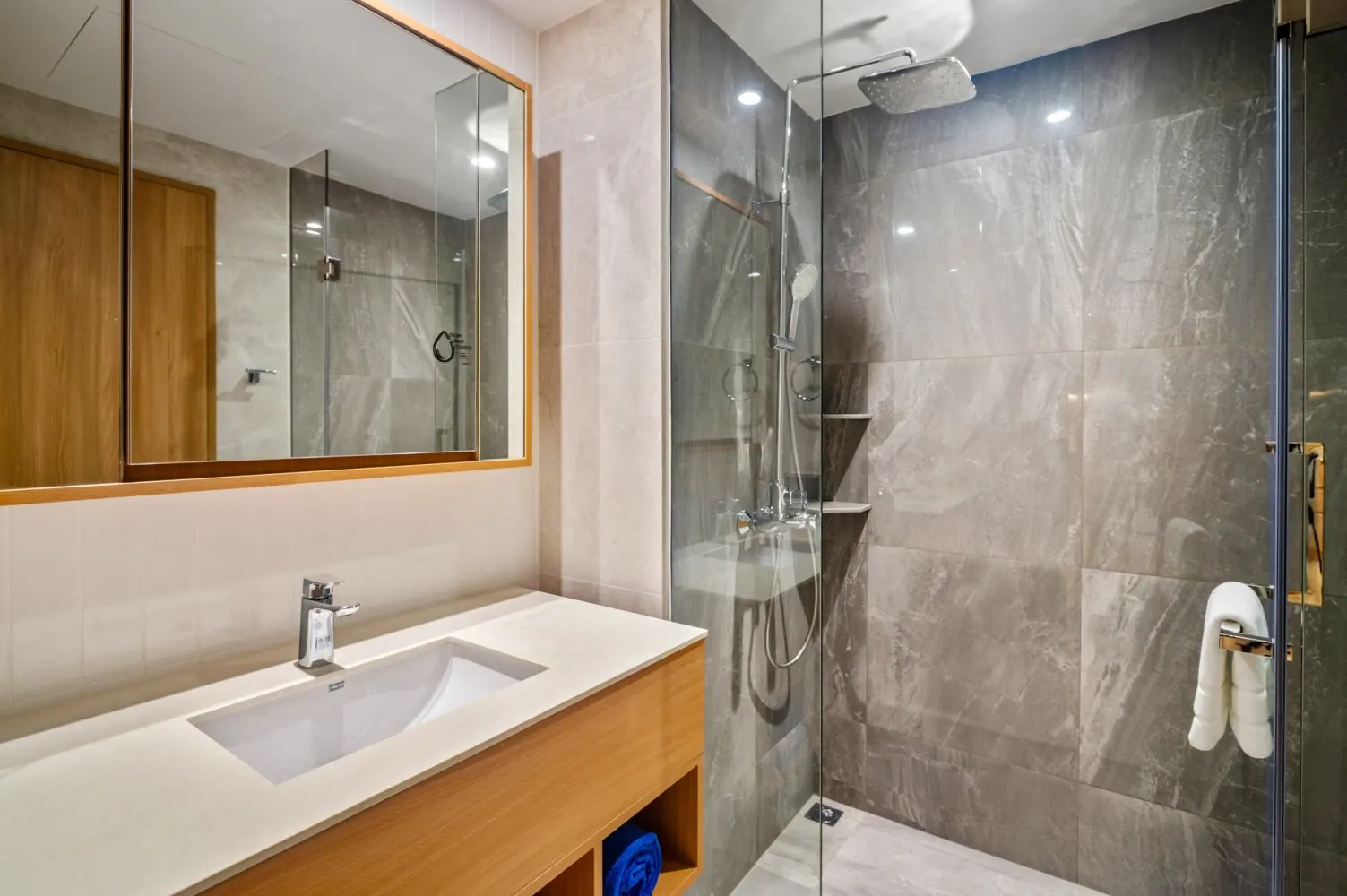 Property image - full photo 8