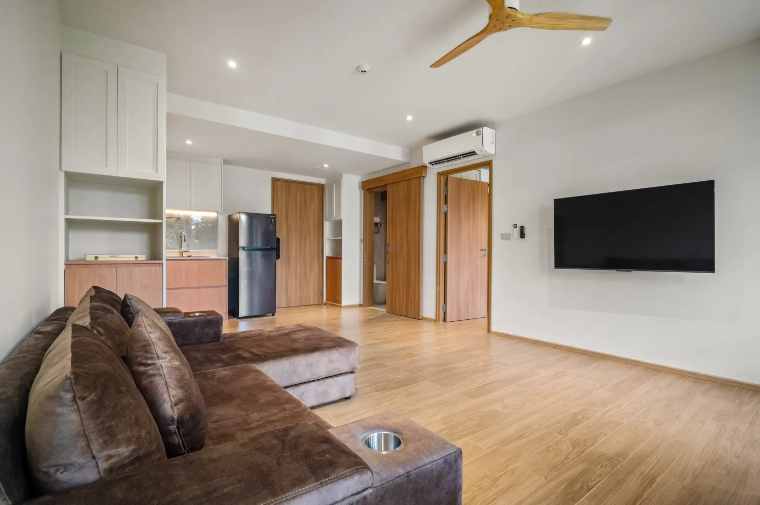 Property image - full photo 5