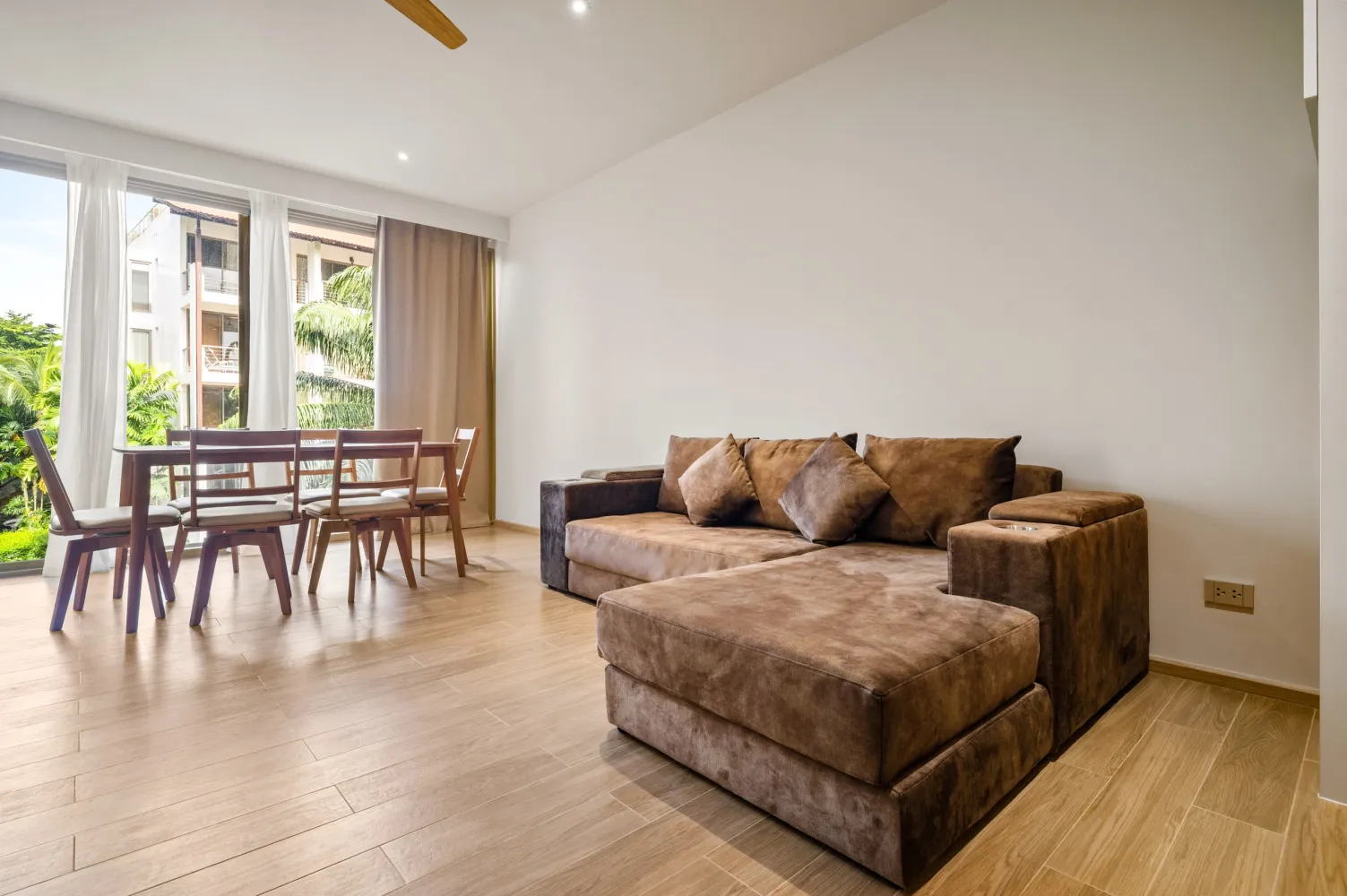 Property image - full photo 6