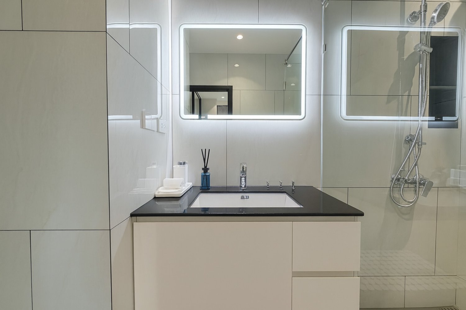Property image - full photo 13