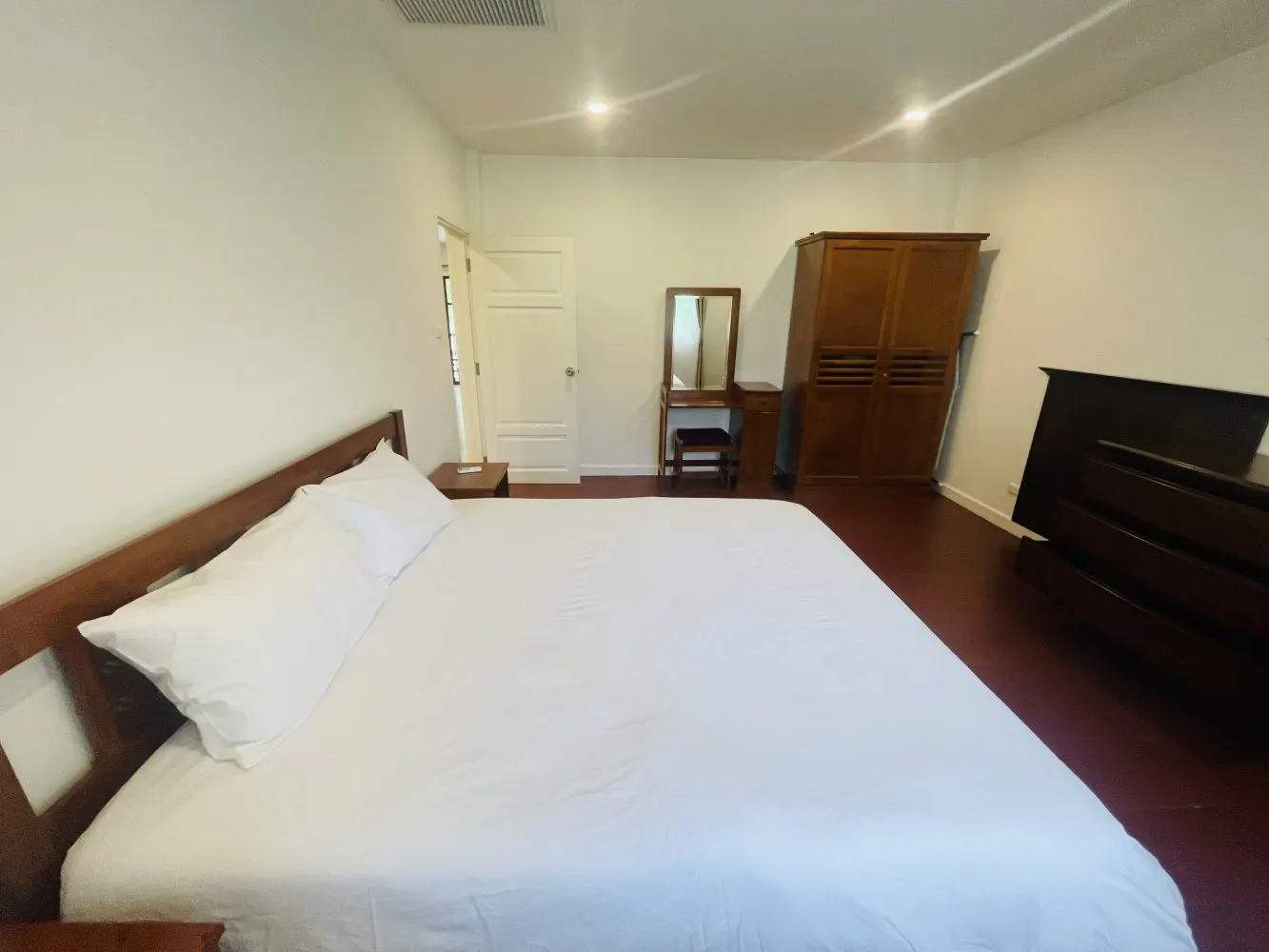 Property image - full photo 10
