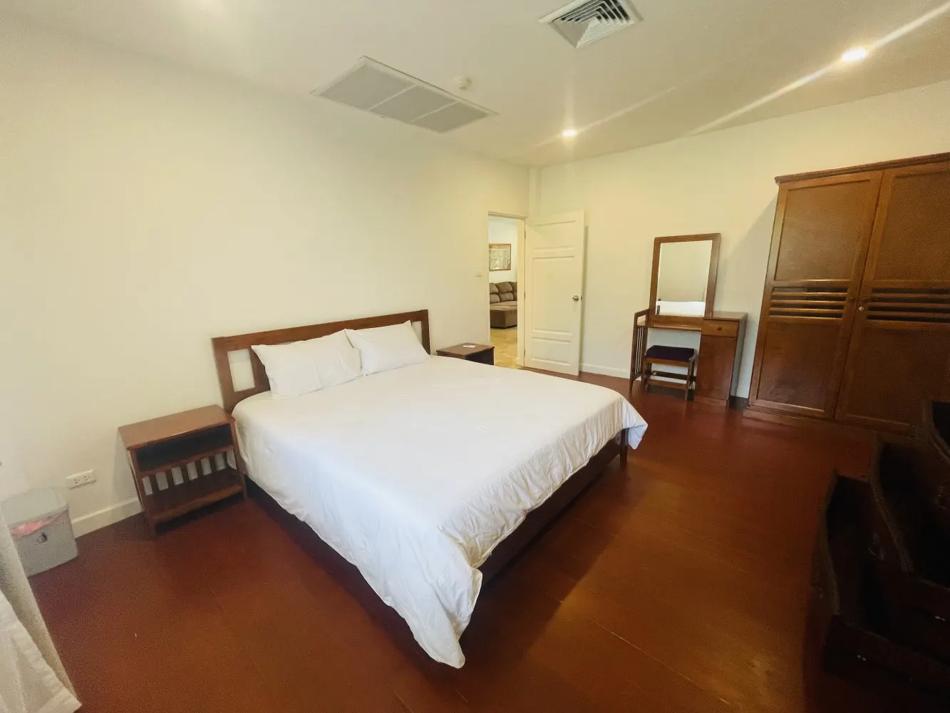 Property image - full photo 14