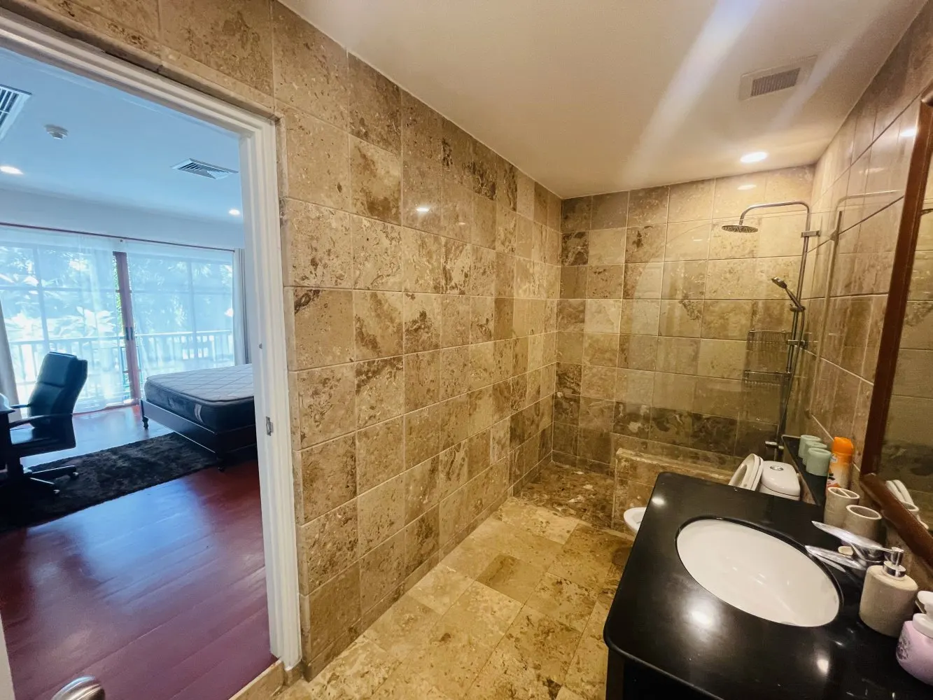 Property image - full photo 12