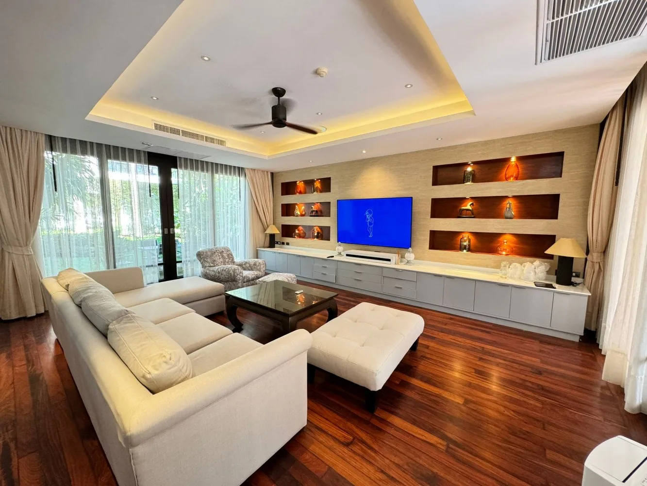 Property image - full photo 2