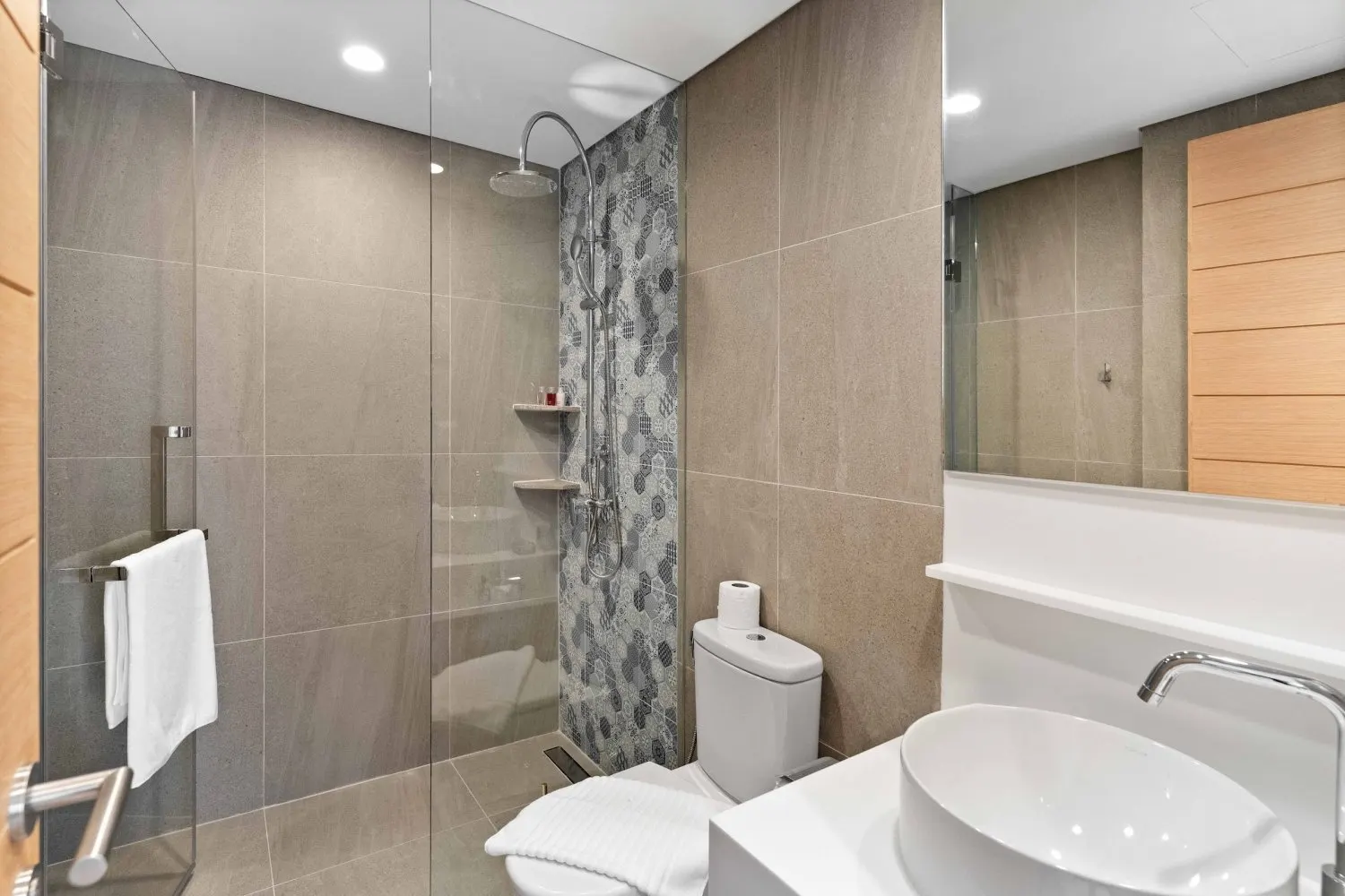 Property image - full photo 6
