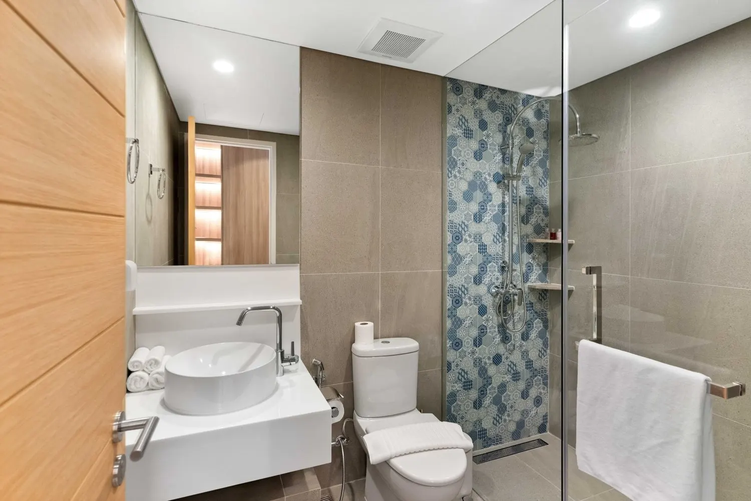 Property image - full photo 11