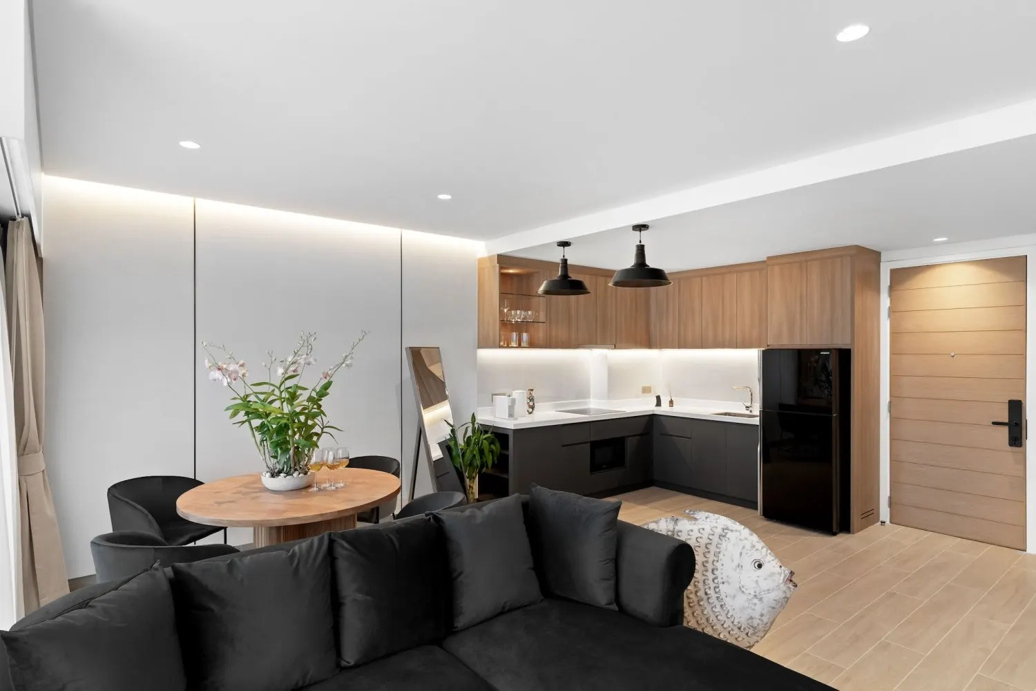 Property image - full photo 2