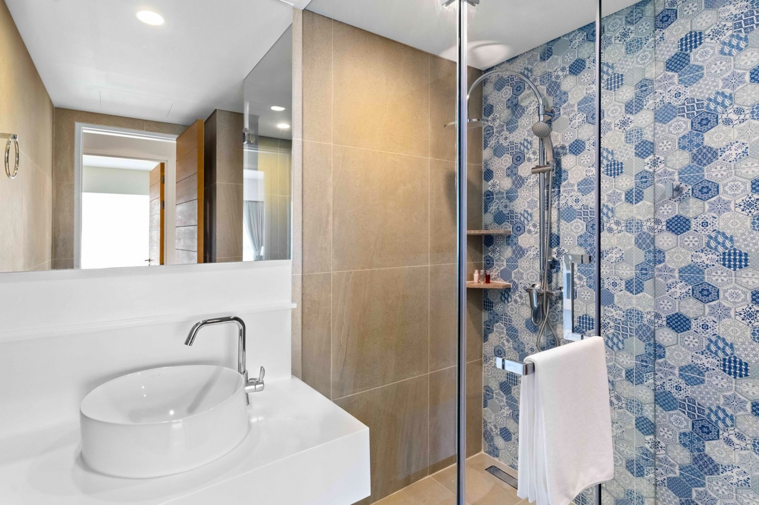 Property image - full photo 8