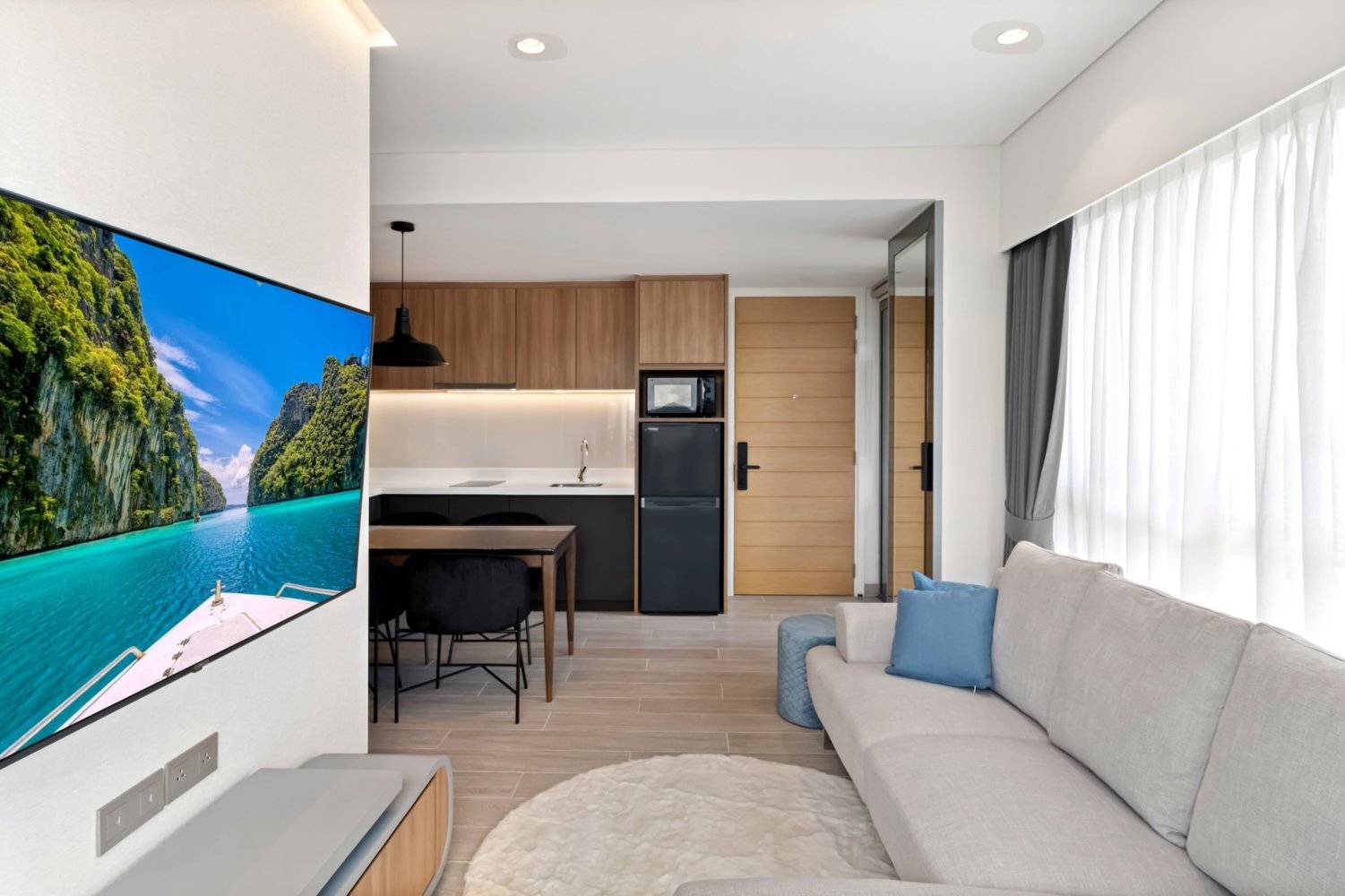 Property image - full photo 2