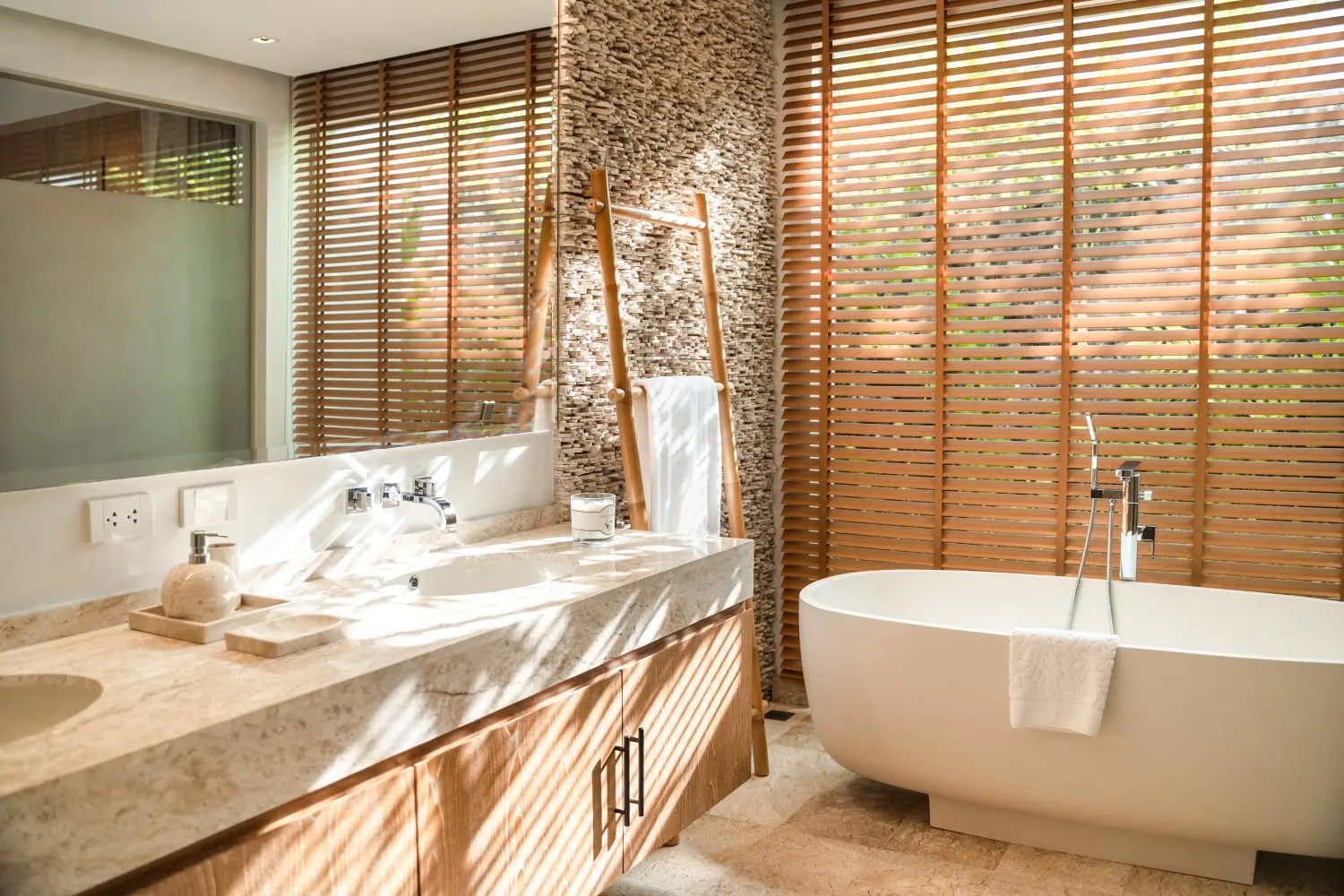 Property image - full photo 16