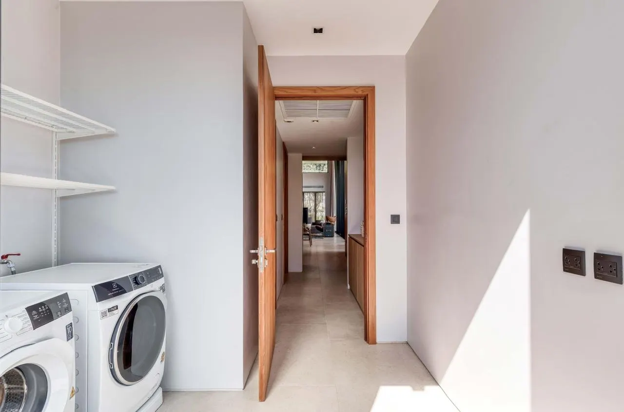 Property image - full photo 32