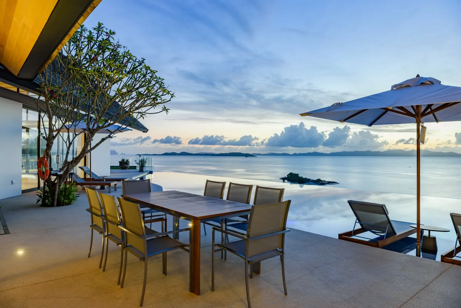 Property image - full photo 2