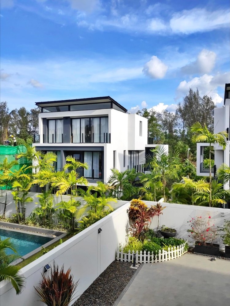 Property image - full photo 2