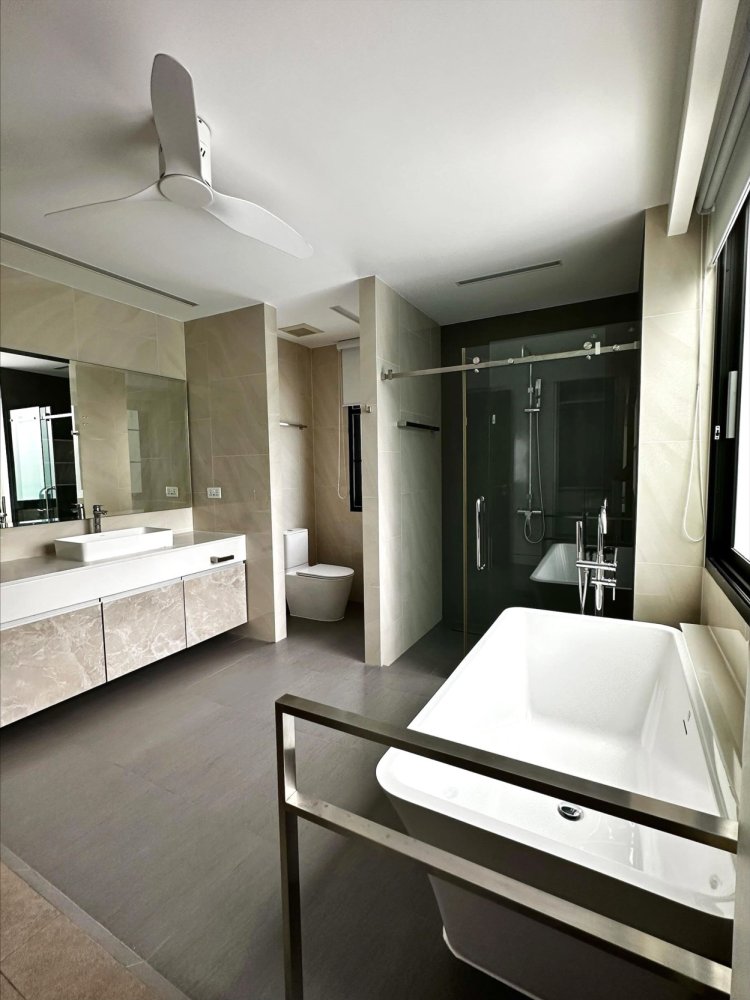 Property image - full photo 17