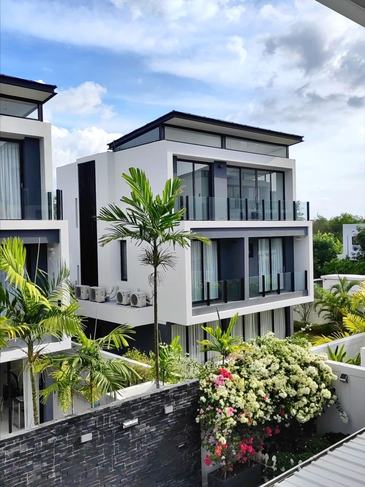 Property image - full photo 1