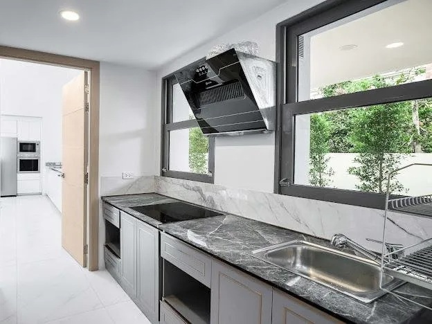 Property image - full photo 11