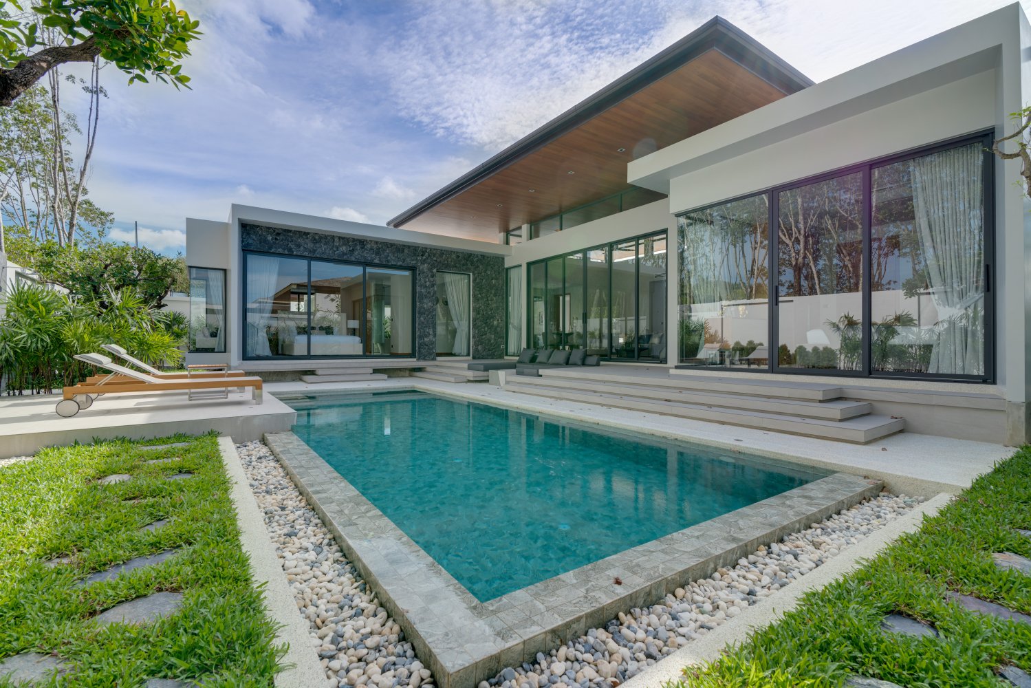 Property image - full photo 1