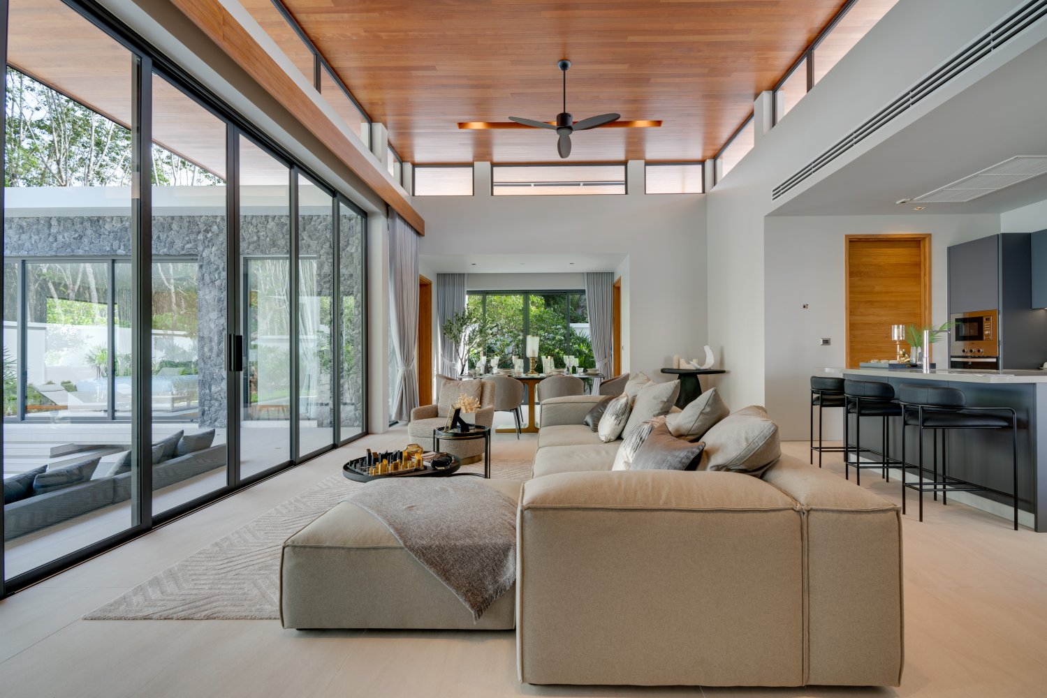 Property image - full photo 2