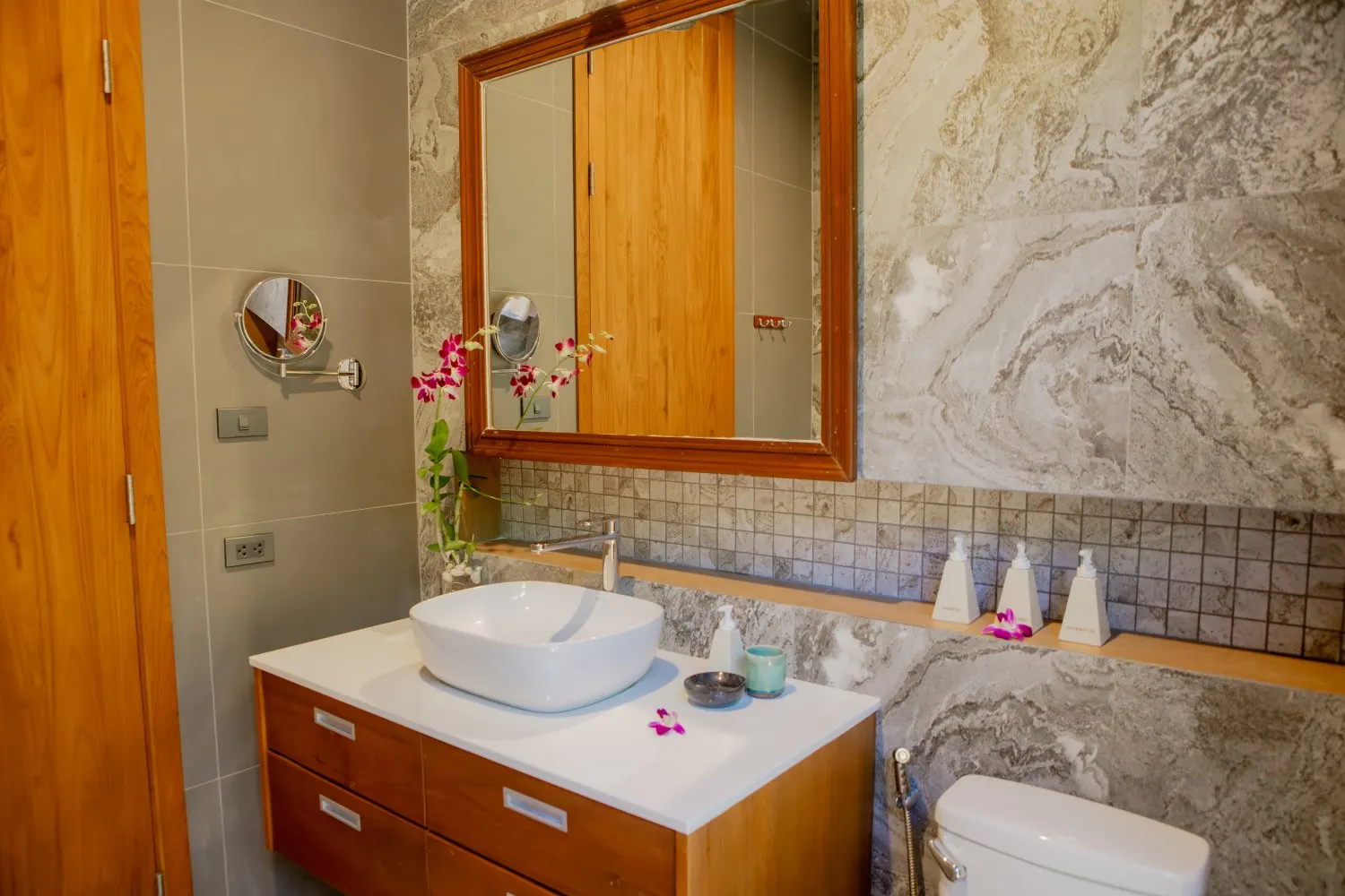 Property image - full photo 31