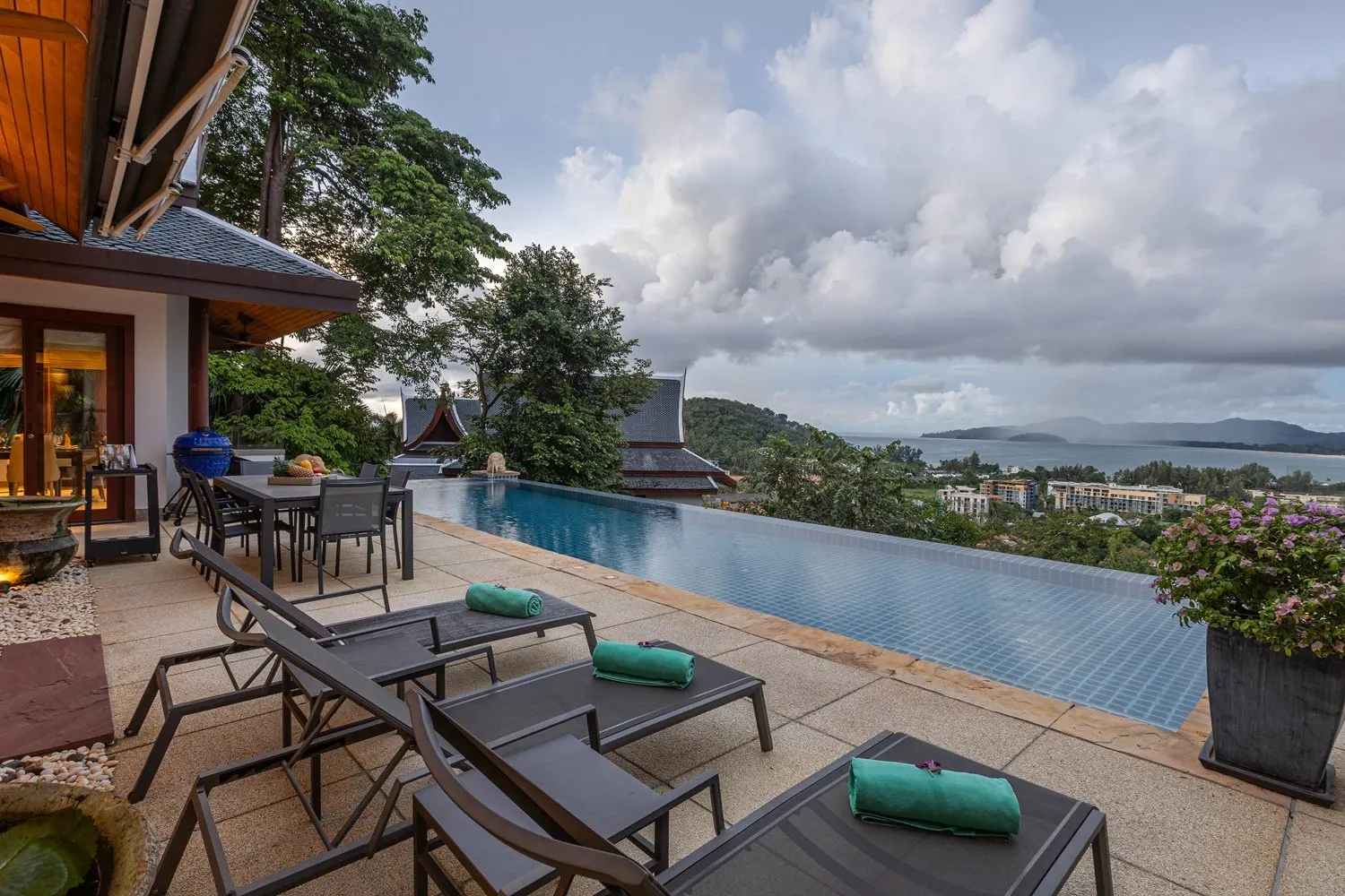 Property image - full photo 2