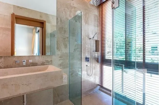 Property image - full photo 8