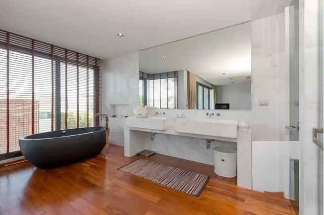 Property image - full photo 11
