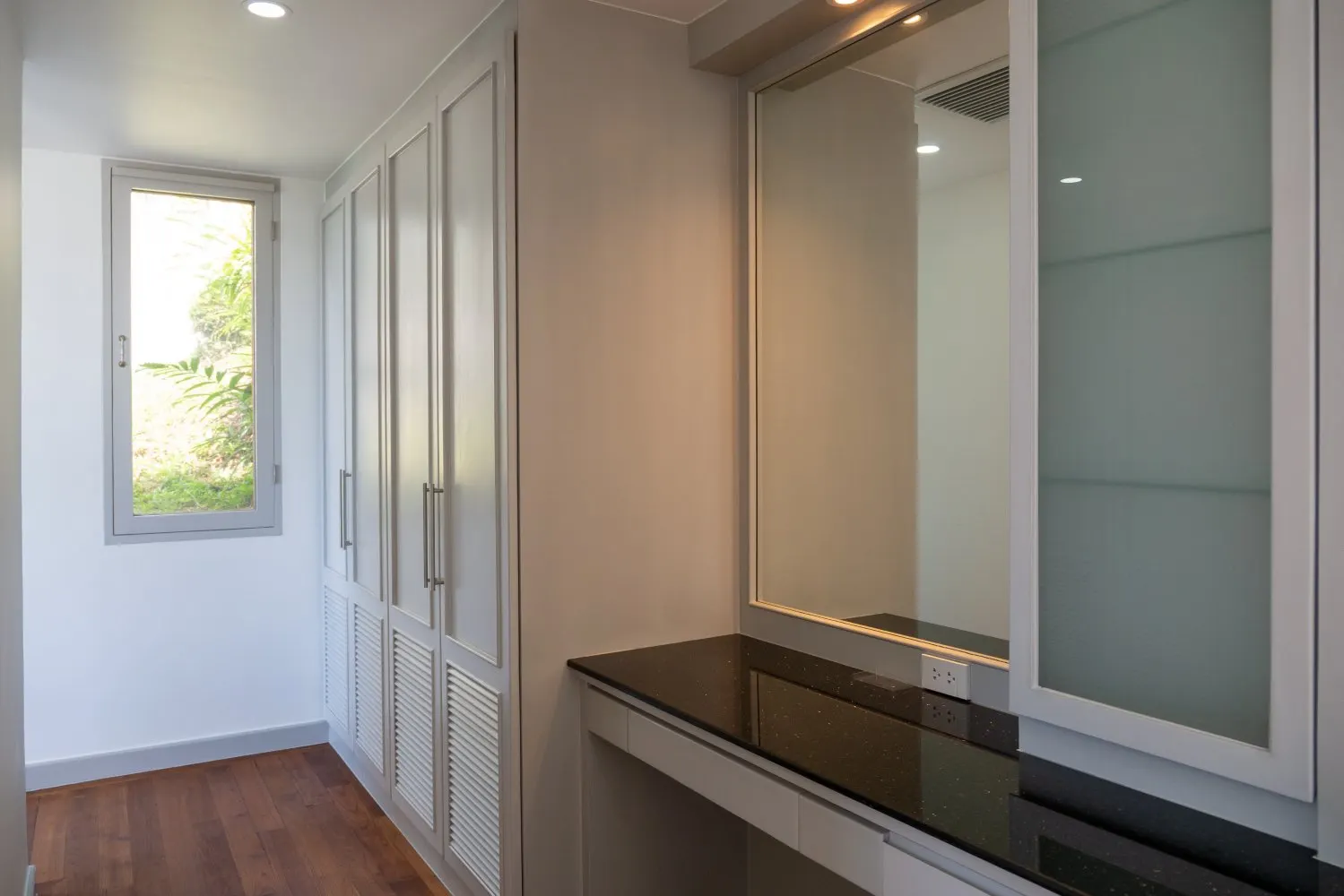 Property image - full photo 32