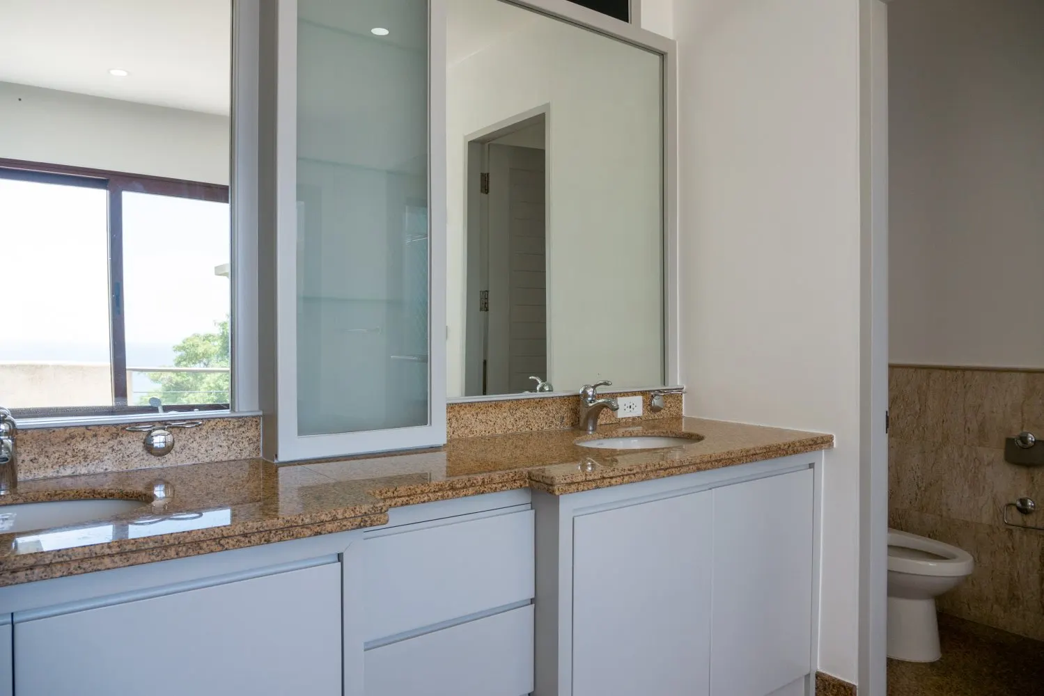 Property image - full photo 36