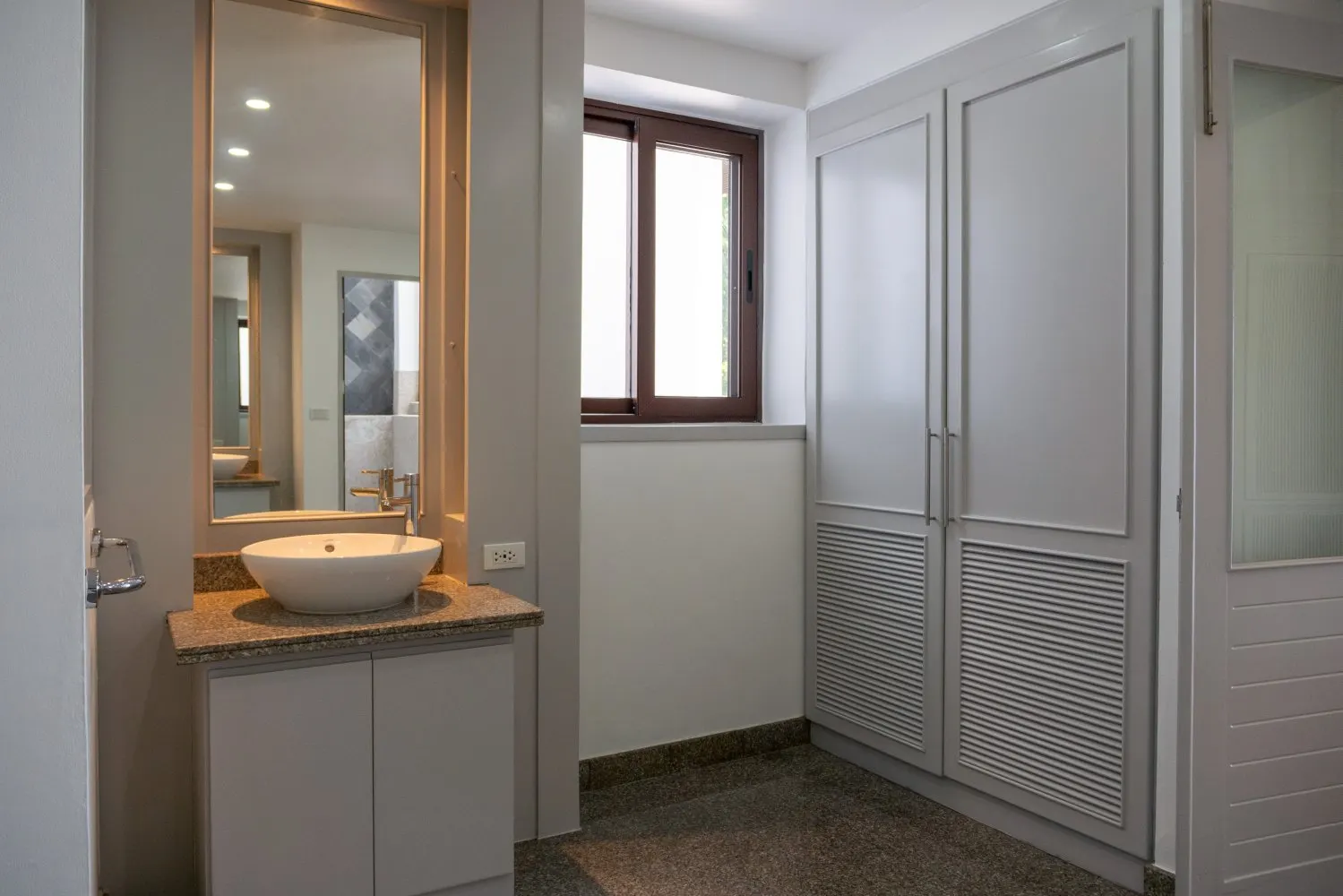 Property image - full photo 42