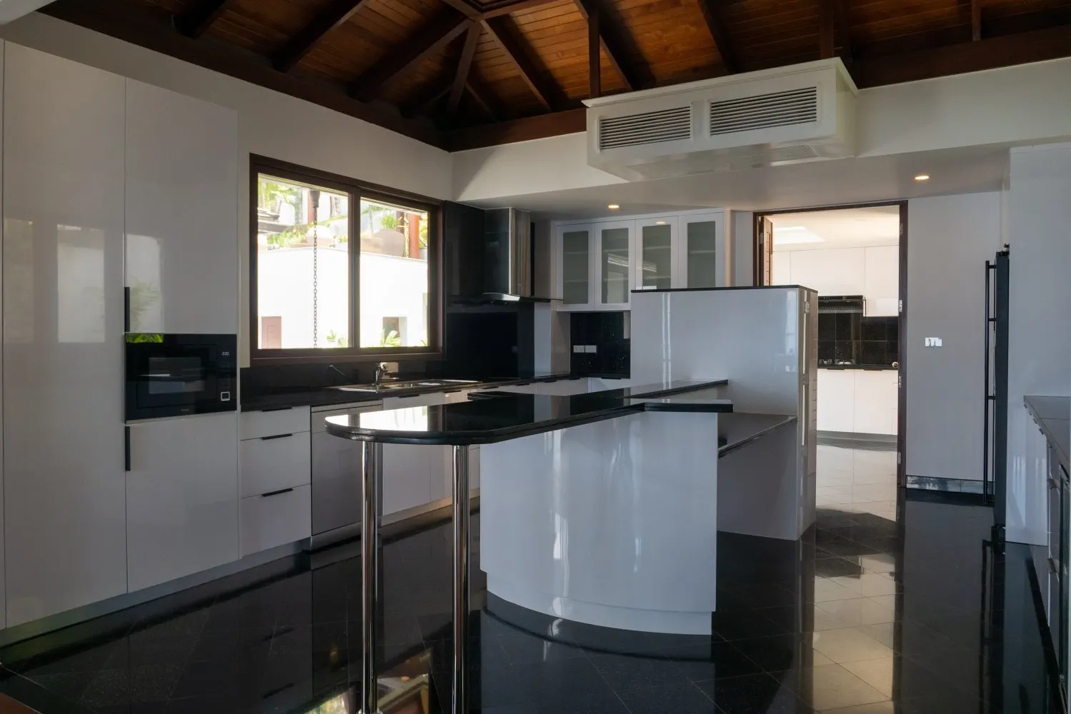 Property image - full photo 12
