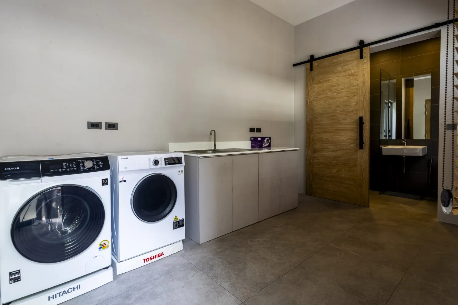 Property image - full photo 10