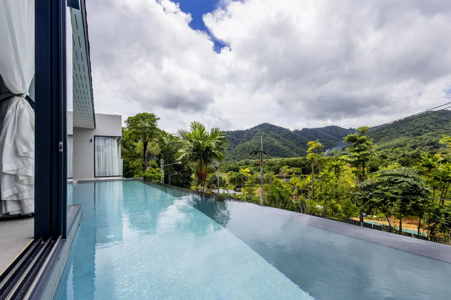Property image - full photo 2