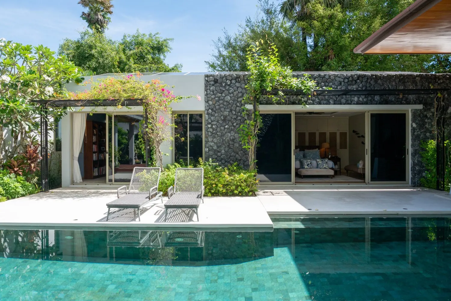 Property image - full photo 2