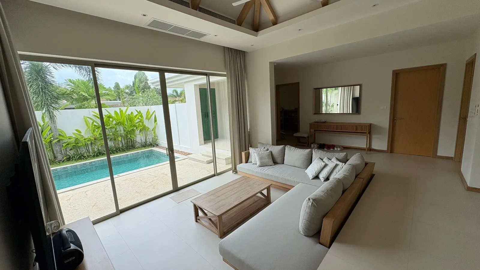 Property image - full photo 2
