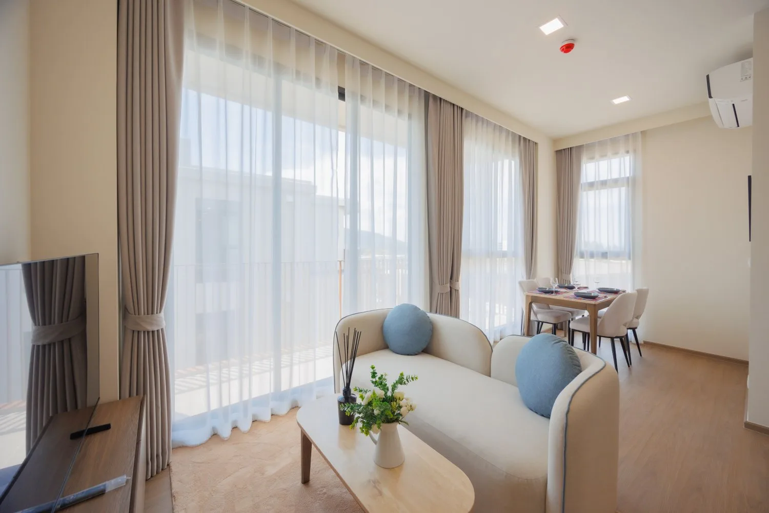 Property image - full photo 4