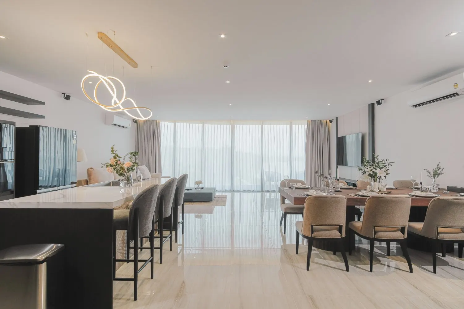 Property image - full photo 5