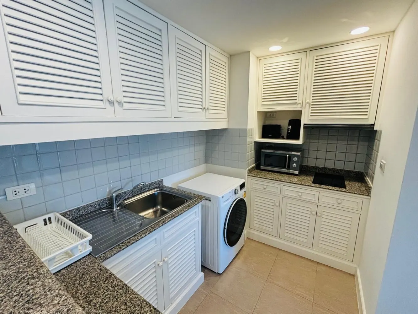 Property image - full photo 4