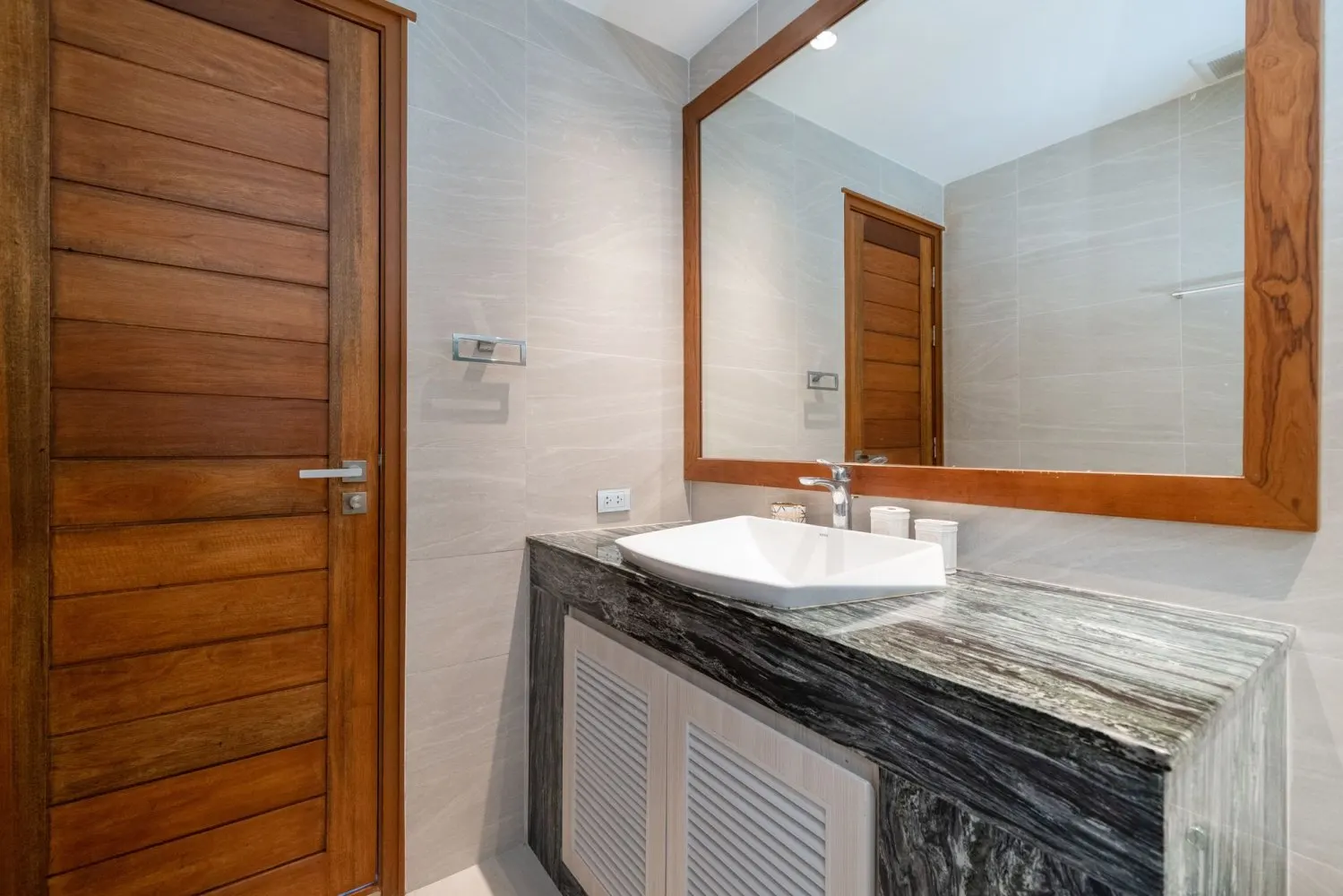 Property image - full photo 20