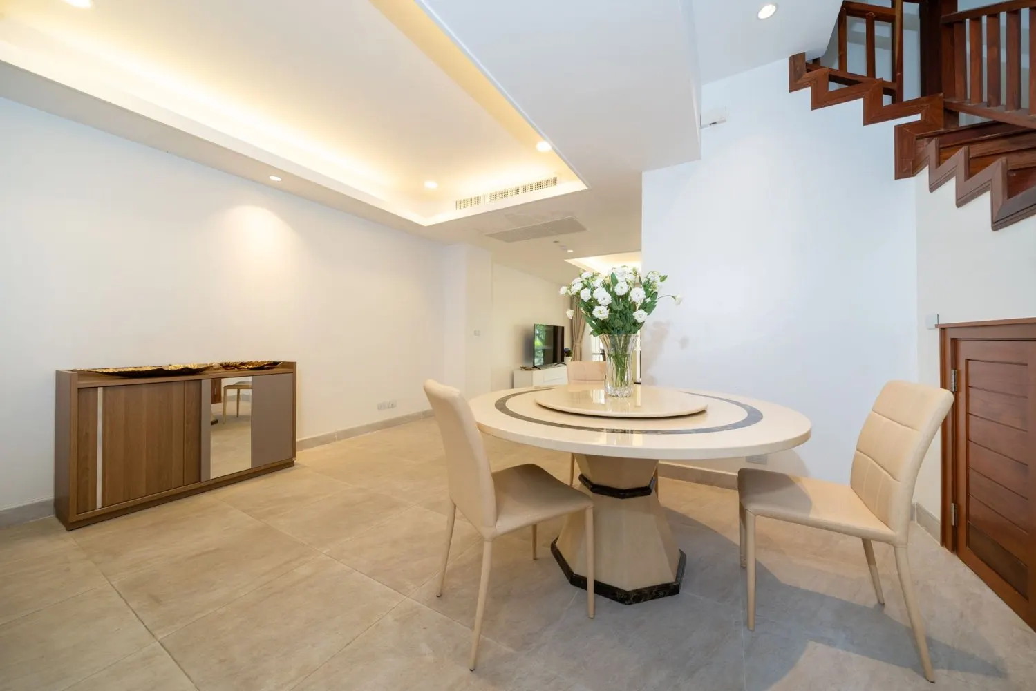 Property image - full photo 4