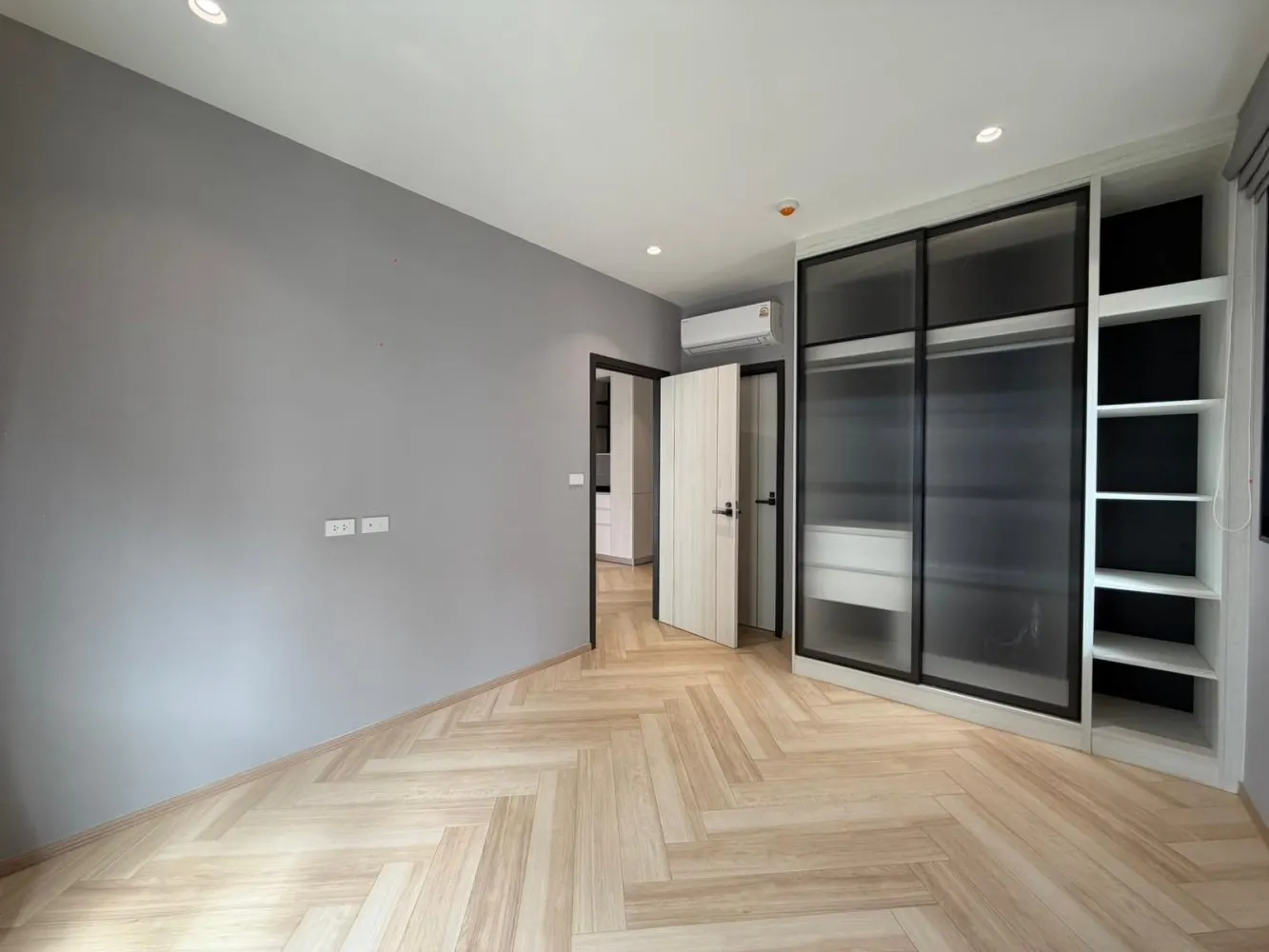 Property image - full photo 6
