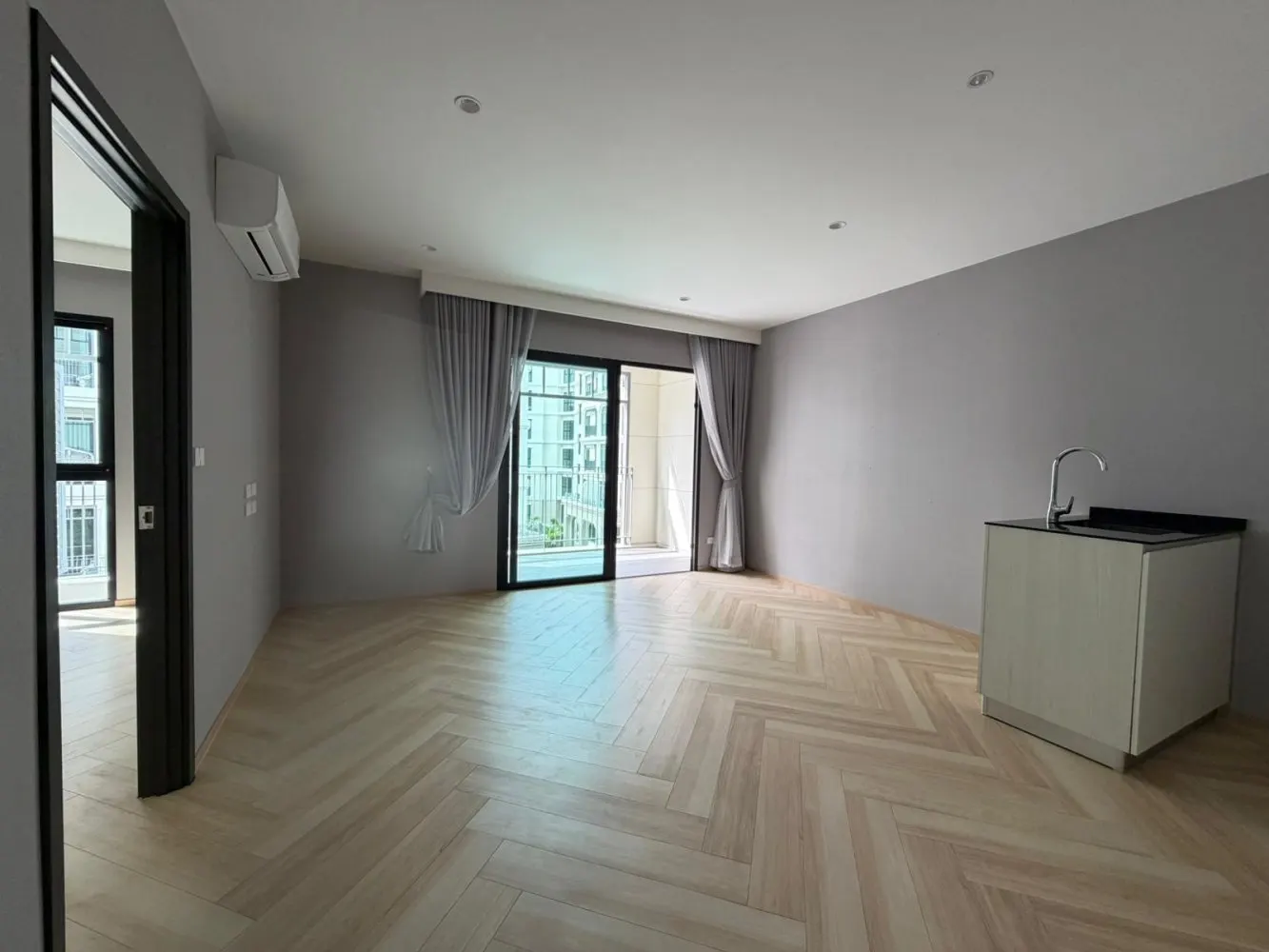 Property image - full photo 10