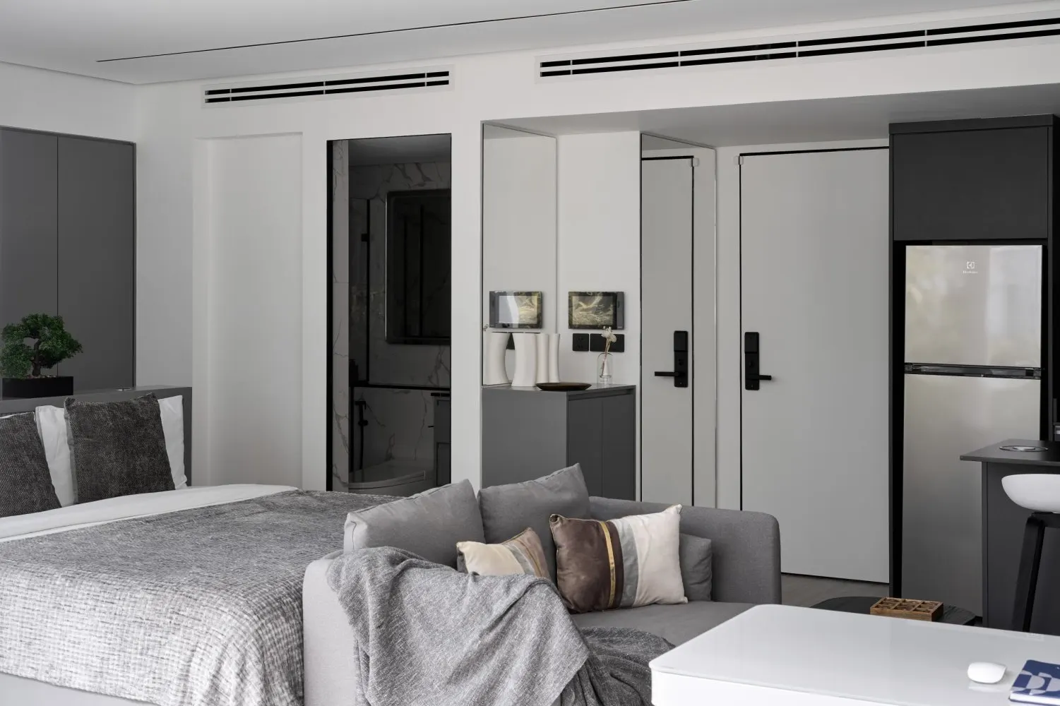 Property image - full photo 6