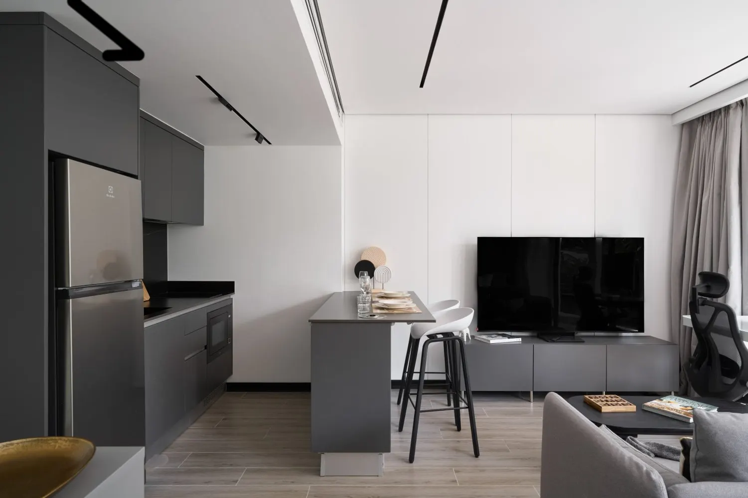 Property image - full photo 2