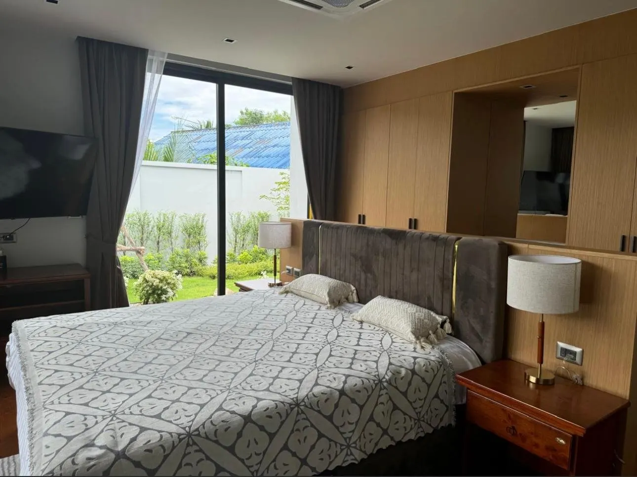 Property image - full photo 11