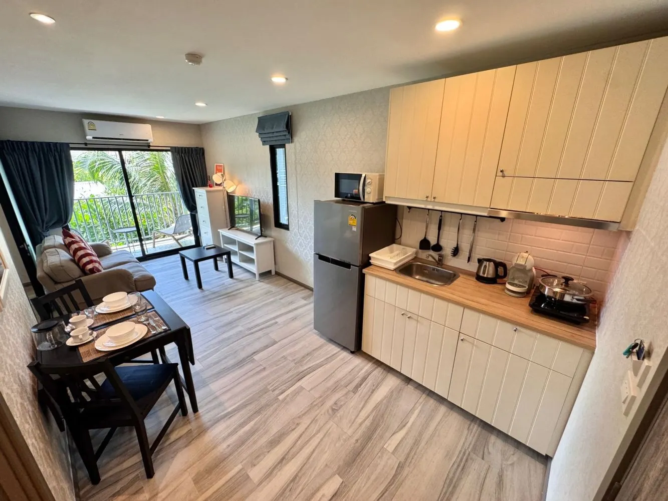 Property image - full photo 2